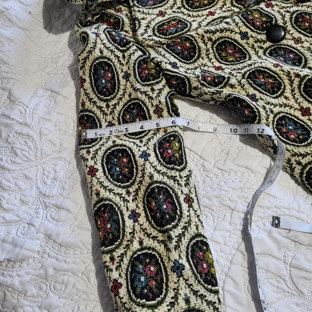 Vintage Paisley Patterned Coat with Black Buttons Size Large - Picture 8 of 12